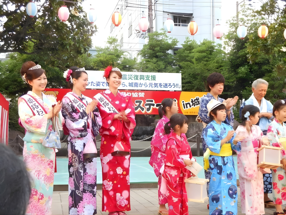 Lễ hội Nhật Bản với yukata và Umeshu truyền thống